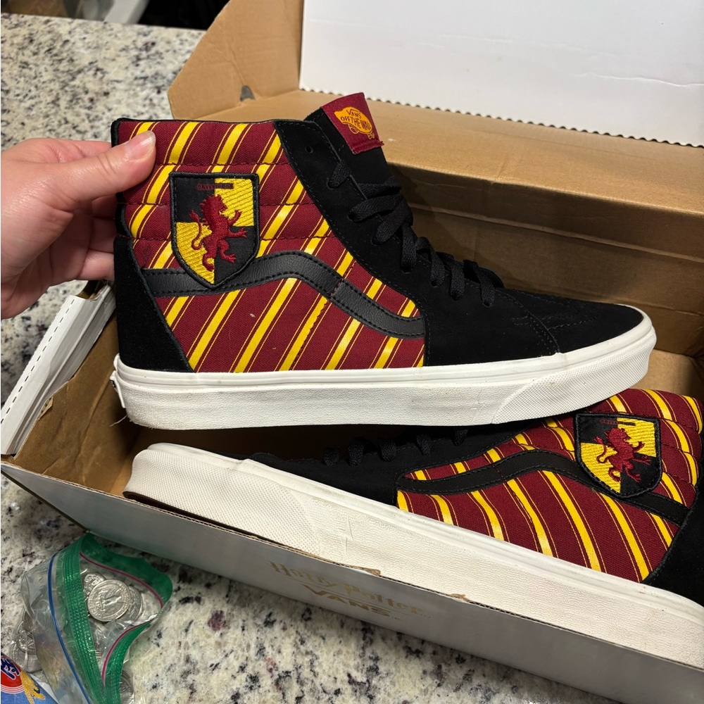 Vans Men's Black and Red High-Top Sneakers Harry Potter - Picture 2 of 6